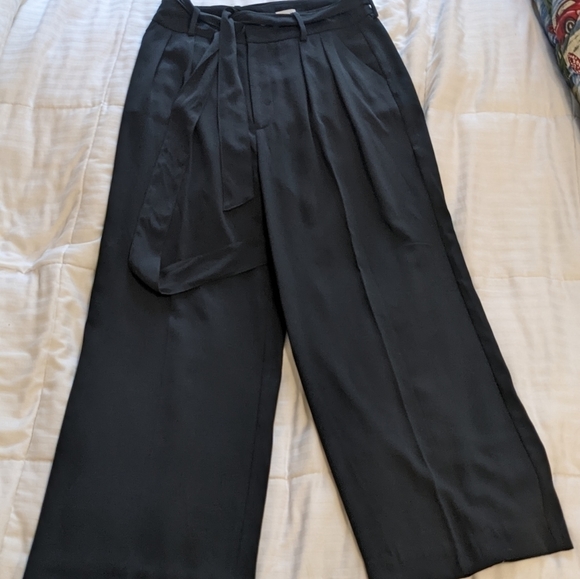 a new day Pants - Black cropped pleated tie belt trousers size 4